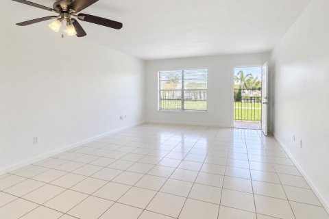 Condominio en Miami Gardens, Florida, 3 habitaciones № 2358047