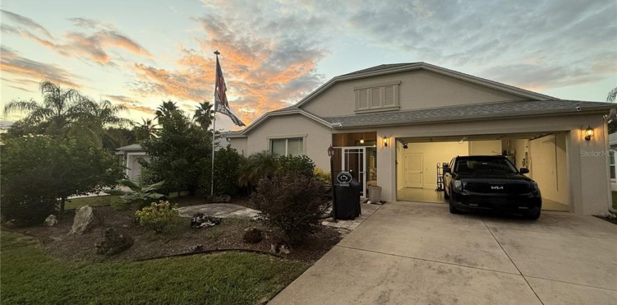 House in The Villages, Florida 3 bedrooms, 189.8 sq.m. № 2403589