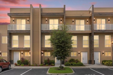 Adosado en Kissimmee, Florida 3 dormitorios, 210.7 m2 № 2233904
