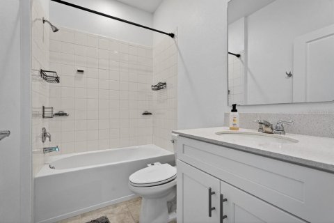 House in Edgewater, Florida 4 bedrooms, 193.42 sq.m. № 2134801 - photo 20