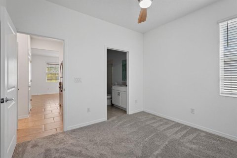 House in Edgewater, Florida 4 bedrooms, 193.42 sq.m. № 2134801 - photo 25