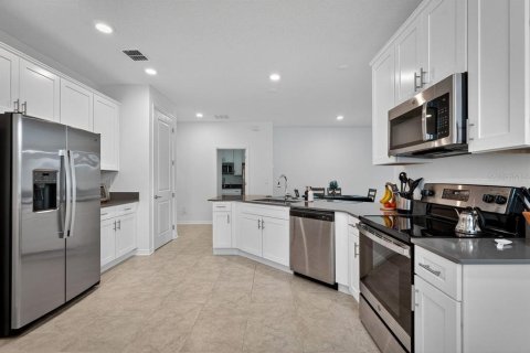 House in Edgewater, Florida 4 bedrooms, 193.42 sq.m. № 2134801 - photo 10