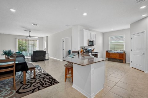 House in Edgewater, Florida 4 bedrooms, 193.42 sq.m. № 2134801 - photo 8
