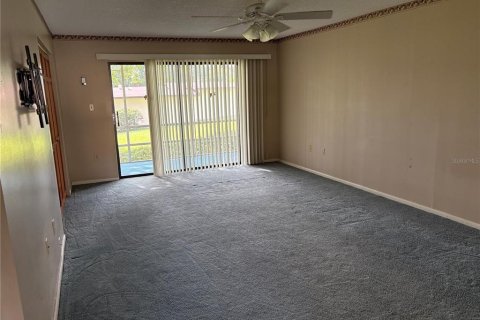 Condominio en venta en Lake Wales, Florida, 2 dormitorios, 100.8 m2 № 1909561 - foto 3