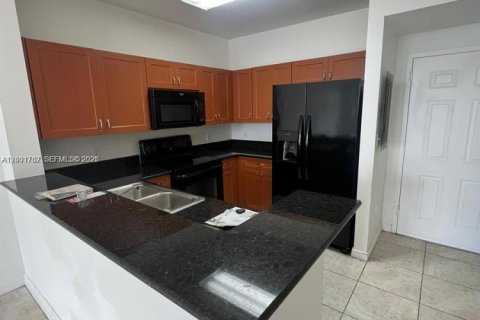 Condo in Miami, Florida, 1 bedroom  № 2065854 - photo 3