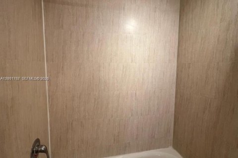 Condo in Miami, Florida, 1 bedroom  № 2065854 - photo 10