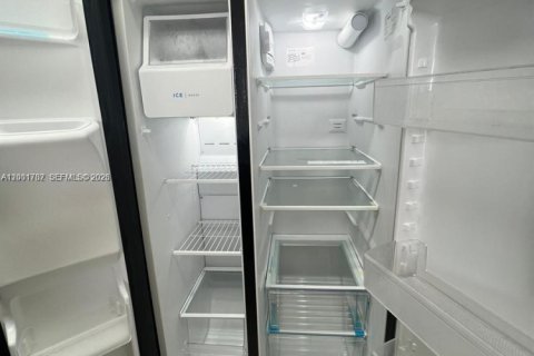 Condo in Miami, Florida, 1 bedroom  № 2065854 - photo 4