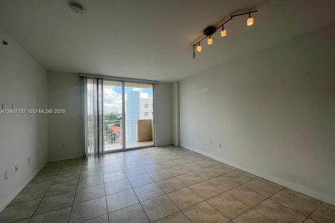 Condo in Miami, Florida, 1 bedroom  № 2065854 - photo 5