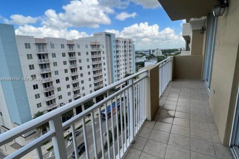 Condo in Miami, Florida, 1 bedroom  № 2065854 - photo 14