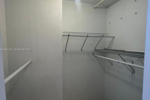 Condo in Miami, Florida, 1 bedroom  № 2065854 - photo 7