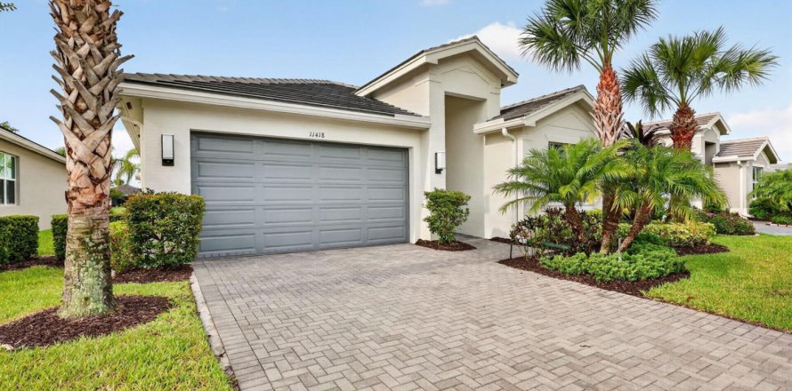 House in Port St. Lucie, Florida 2 bedrooms, 148.55 sq.m. № 2261018