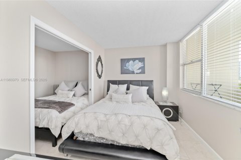 Condominio en alquiler en Hallandale Beach, Florida, 1 dormitorio, 68.56 m2 № 2023658 - foto 12