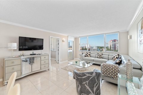 Condominio en alquiler en Hallandale Beach, Florida, 1 dormitorio, 68.56 m2 № 2023658 - foto 6