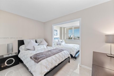 Condominio en alquiler en Hallandale Beach, Florida, 1 dormitorio, 68.56 m2 № 2023658 - foto 10