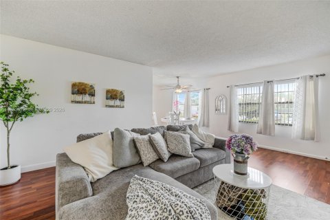 Condominio en venta en Pembroke Pines, Florida, 2 dormitorios, 108.32 m2 № 2008864 - foto 5