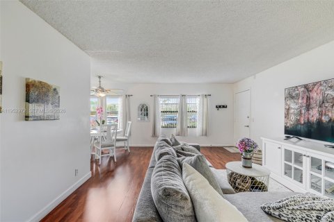 Condominio en venta en Pembroke Pines, Florida, 2 dormitorios, 108.32 m2 № 2008864 - foto 6