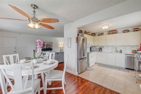 Condominio en venta en Pembroke Pines, Florida, 2 dormitorios, 108.32 m2 № 2008864 - foto 9