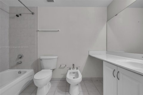 Купить кондоминиум в Майами, Флорида 2 спальни, 92.53м2, № 1920235 - фото 11