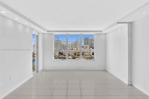 Condo in Miami Beach, Florida, 2 bedrooms  № 1863268 - photo 18