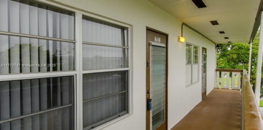 Condominio en Boca Raton, Florida, 1 dormitorio  № 2054188