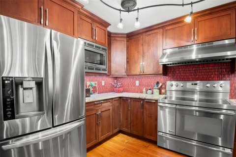 Condominio en venta en Tarpon Springs, Florida, 3 dormitorios, 276.85 m2 № 2121688 - foto 17