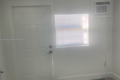 Propiedad comercial en venta en Miami, Florida, 181.07 m2 № 1857193 - foto 19