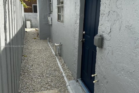 Propiedad comercial en venta en Miami, Florida, 181.07 m2 № 1857193 - foto 29