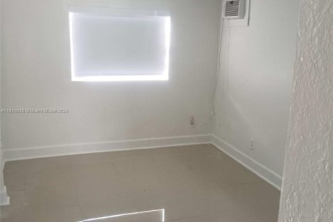 Propiedad comercial en venta en Miami, Florida, 181.07 m2 № 1857193 - foto 16
