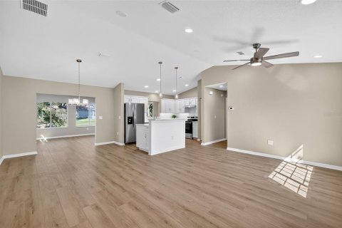 House in Summerfield, Florida 2 bedrooms, 144.37 sq.m. № 2147791 - photo 4