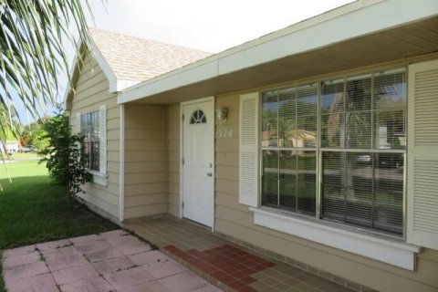 Villa ou maison à louer à Port St. Lucie, Floride: 4 chambres, 126.53 m2 № 2389561 - photo 2
