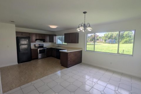 Villa ou maison à louer à Port St. Lucie, Floride: 4 chambres, 126.53 m2 № 2389561 - photo 5