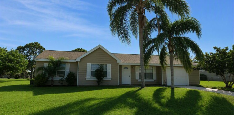 Villa ou maison à Port St. Lucie, Floride 4 chambres, 126.53 m2 № 2389561