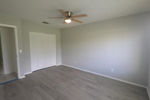 Villa ou maison à louer à Port St. Lucie, Floride: 4 chambres, 126.53 m2 № 2389561 - photo 7