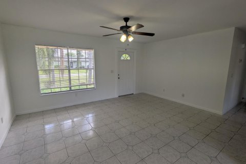 Villa ou maison à louer à Port St. Lucie, Floride: 4 chambres, 126.53 m2 № 2389561 - photo 3