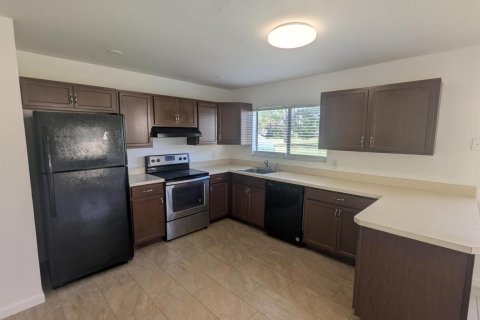 Villa ou maison à louer à Port St. Lucie, Floride: 4 chambres, 126.53 m2 № 2389561 - photo 6
