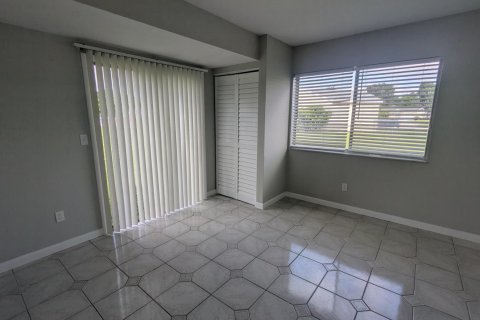 Villa ou maison à louer à Port St. Lucie, Floride: 4 chambres, 126.53 m2 № 2389561 - photo 12