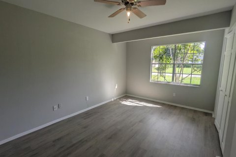 Villa ou maison à louer à Port St. Lucie, Floride: 4 chambres, 126.53 m2 № 2389561 - photo 9