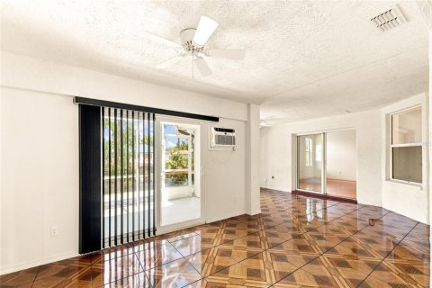 Купить виллу или дом в Палм-Кост, Флорида 5 комнат, 179.77м2, № 2322849 - фото 16