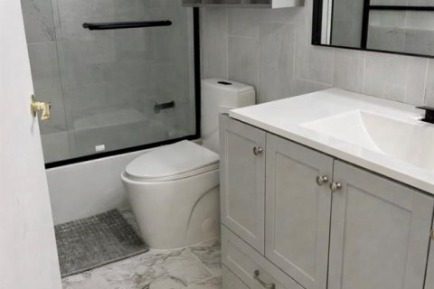 House in West Palm Beach, Florida 4 bedrooms, 195.09 sq.m. № 2244492 - photo 22