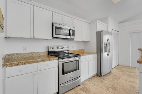 House in West Palm Beach, Florida 4 bedrooms, 195.09 sq.m. № 2244492 - photo 9