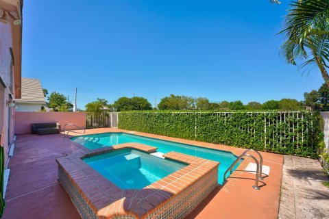 Villa ou maison à louer à West Palm Beach, Floride: 4 chambres, 195.09 m2 № 2244492 - photo 30