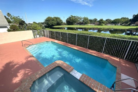 House in West Palm Beach, Florida 4 bedrooms, 195.09 sq.m. № 2244492 - photo 27
