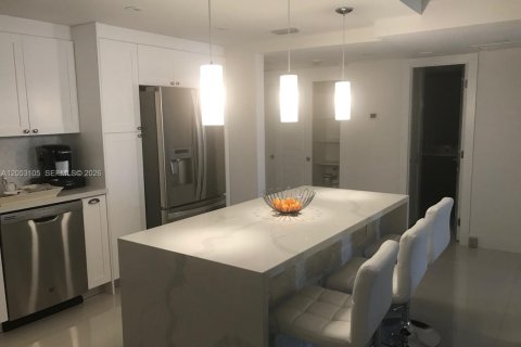 Copropriété à louer à Sunny Isles Beach, Floride: 1 chambre, 92.9 m2 № 2268834 - photo 2