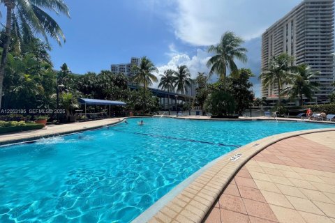 Copropriété à louer à Sunny Isles Beach, Floride: 1 chambre, 92.9 m2 № 2268834 - photo 13