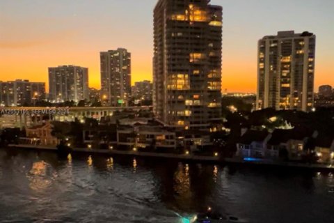 Copropriété à louer à Sunny Isles Beach, Floride: 1 chambre, 92.9 m2 № 2268834 - photo 12