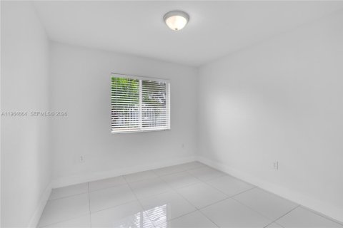 House in Miami, Florida 3 bedrooms, 113.25 sq.m. № 2026096 - photo 20