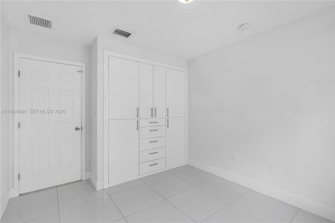 House in Miami, Florida 3 bedrooms, 113.25 sq.m. № 2026096 - photo 24