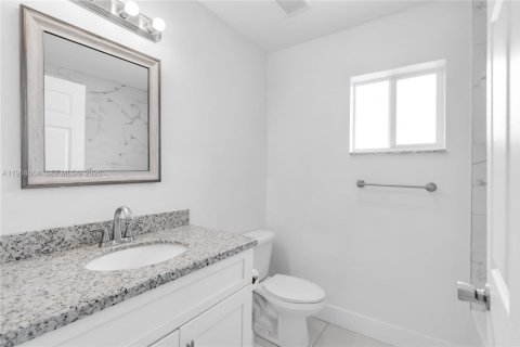 House in Miami, Florida 3 bedrooms, 113.25 sq.m. № 2026096 - photo 27