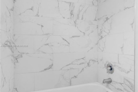 House in Miami, Florida 3 bedrooms, 113.25 sq.m. № 2026096 - photo 28