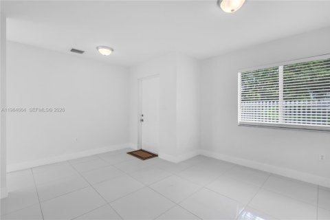 House in Miami, Florida 3 bedrooms, 113.25 sq.m. № 2026096 - photo 13